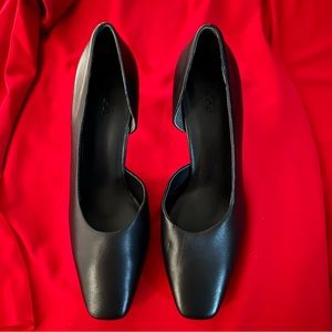 Vince Women's Leather Pumps - Black - Size: 9M